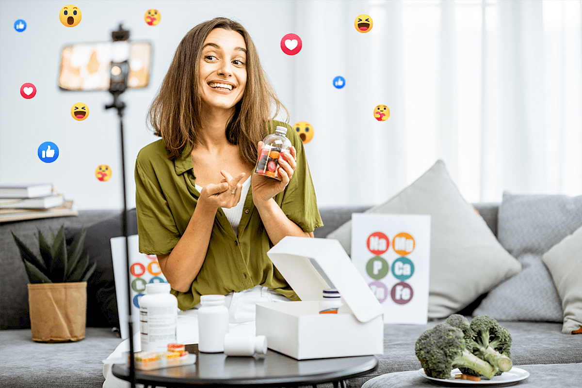 Žena natáčajúca unboxing
