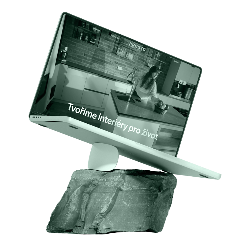 Mock-up webu Prosto v naklonenom notebooku na kamennom podstavci